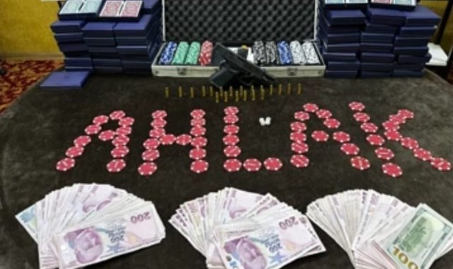 İzmir polisinden ruhsatsız iş yerine kumar baskını