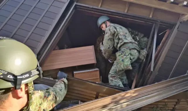 Japonya ordusu, 10 bin personelle deprem bölgesinde