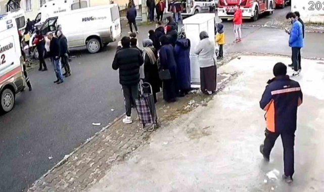 Kargo minibüsü ile otomobil çarpıştı