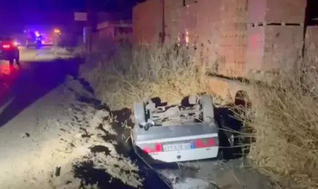 Köpeklere çarpmamak için manevra yapan sürücünün otomobili takla attı