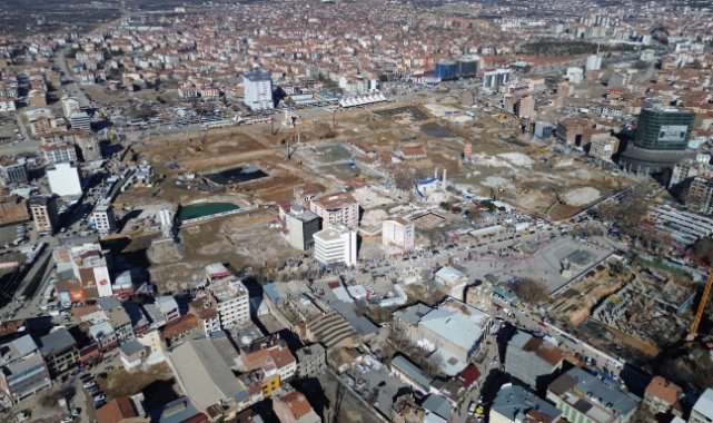 Malatya’da deprem öncesi ve sonrası çekilen görüntüler yıkımın boyutunu gözler önüne serdi