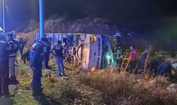 Mersin'de yolcu otobüsü devrildi
