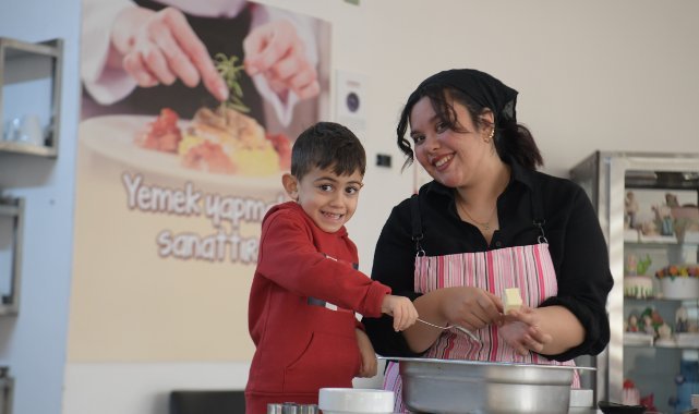 Minikler mutfakta eğlenerek öğrendi