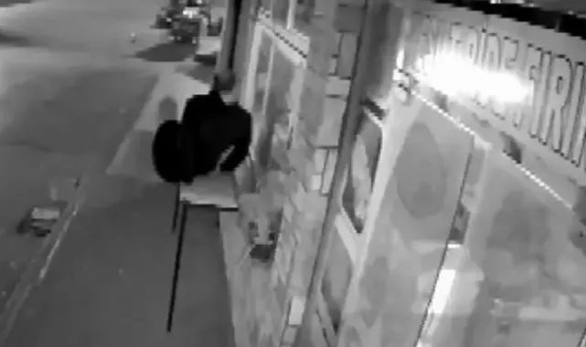Önce fırındaki sadaka kumbarasını, sonra motosikleti çaldı