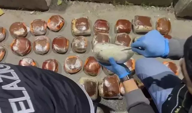 Otobüste 'Nina' ile aramada salçaların arasına gizlenmiş 29 kilo uyuşturucu bulundu