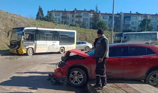 Özel halk otobüsüyle çarpışan otomobilin sürücü yaralandı