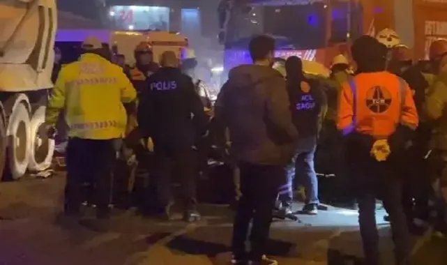 Sultangazi'de otomobil yol kenarına bırakılan dampere çarptı