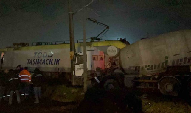 Tekirdağ’da yolcu treni beton mikseri ile çarpıştı