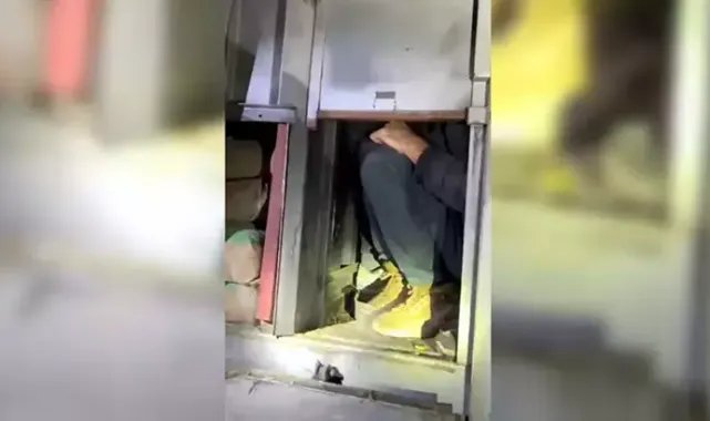 TIR'ın dorsesindeki gizli bölmeden 24 kaçak göçmen çıktı