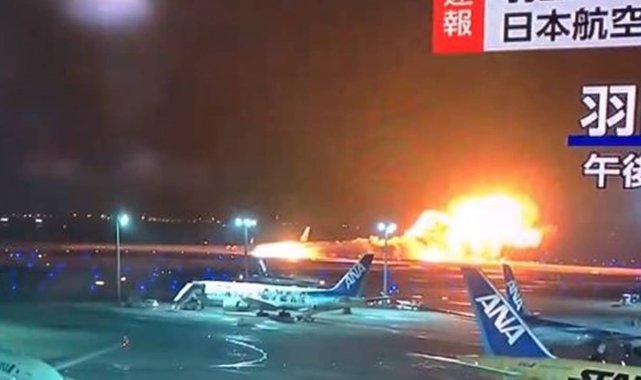 Tokyo'da pistte iki uçak çarpıştı