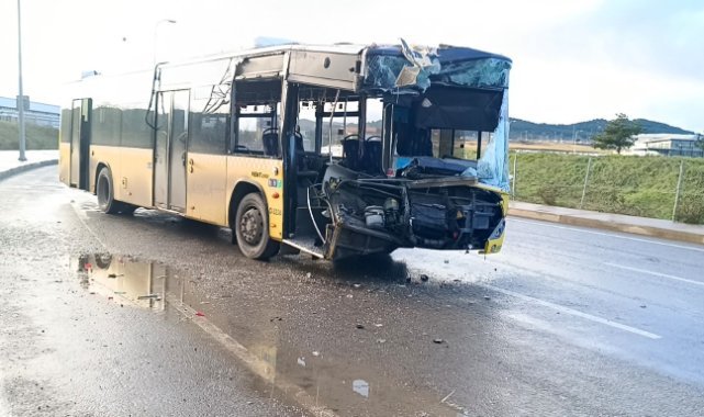 Tuzla’da İETT otobüsü park halindeki kamyona çarptı