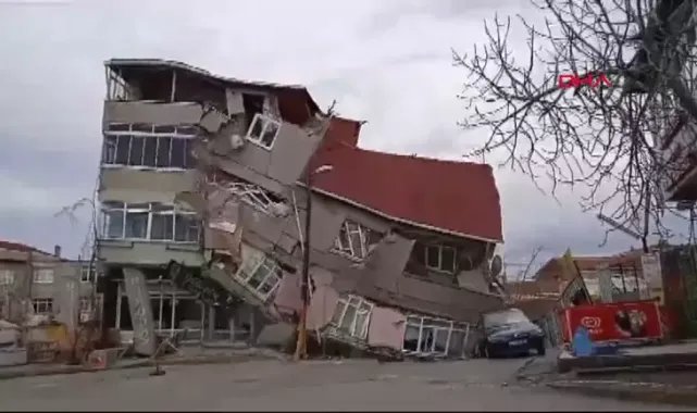 Ümraniye'de bitişik iki bina çöktü