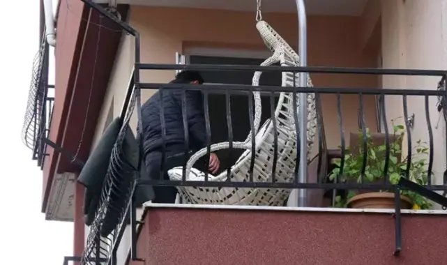 Vücudunda çok sayıda bıçak yarasıyla balkonda ölü bulundu