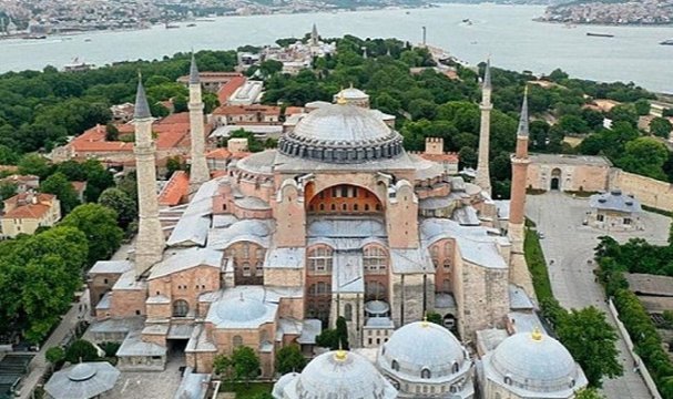 Yabancı turistlerin Ayasofya'ya girişi ücreti 25 euro olacak