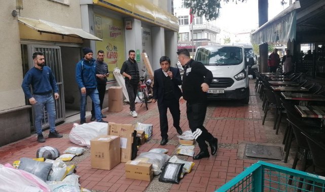 Yolu kapatan PTT kargo çalışanlarını uyaran vatandaşa darp iddiası