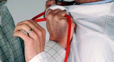 Adana’da hasta tartıştığı doktora yumruk attı