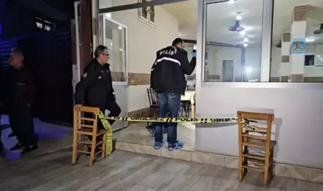 Adana'da, kahvehanede silahlı saldırıya uğrayan 2 kişi bacaklarından vuruldu