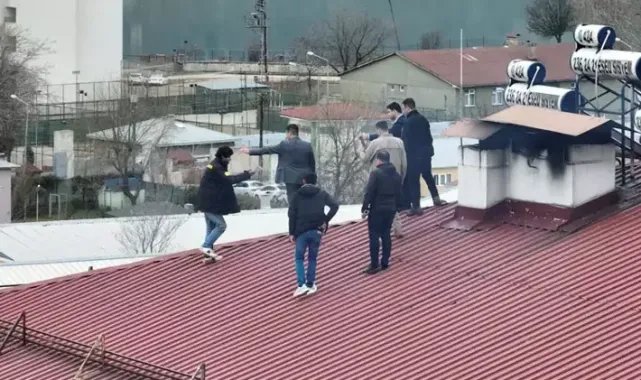 Alacağını alamadığı iddiasıyla çatıya çıktı: 45 ilde 115 kez intihar teşebbüsü ortaya çıktı