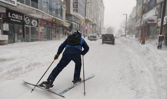 Ardahan’da sokakta kayak keyfi