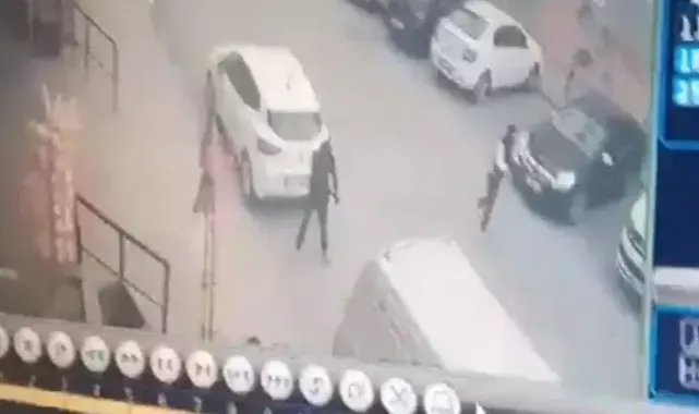 Arnavutköy'de sokak ortasında uzun namlulu silahlarla saldırı
