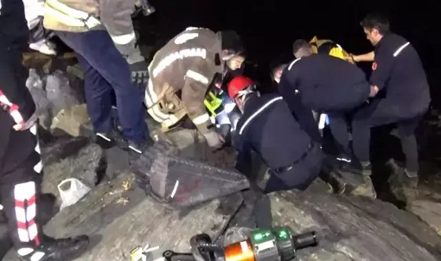 Avcılar Sahilinde bacağı kayalıklara sıkıştı; itfaiye kurtardı