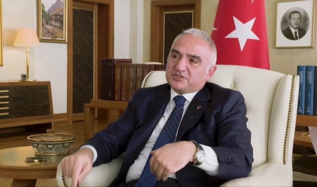 Bakan Ersoy depremi anlatırken gözyaşlarını tutamadı