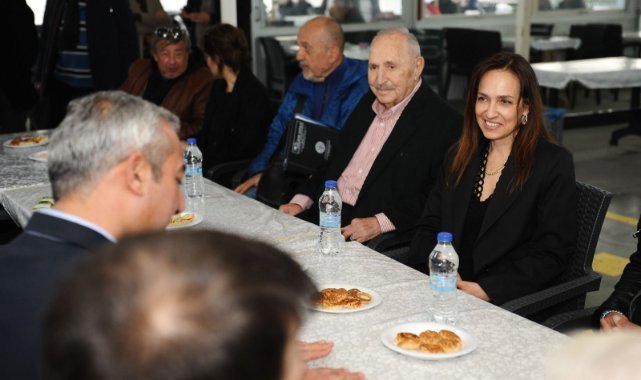 Başkan Adayı Yıldız İşçimenler Ünsal Karşıyakalı balıkçılarla buluştu