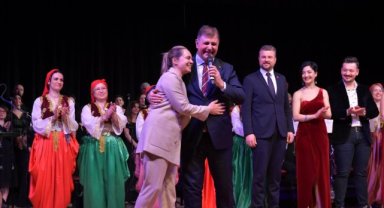 Başkan Tugay, Balkan ezgilerine eşlik etti