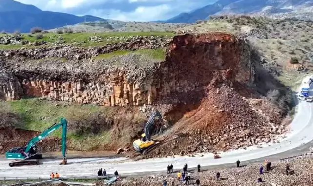 Bitlis-Baykan yolunda heyelan