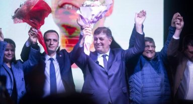 Çamdibi'nde miting gibi buluşma: CHP’li adaylardan Bornova’da gövde gösterisi