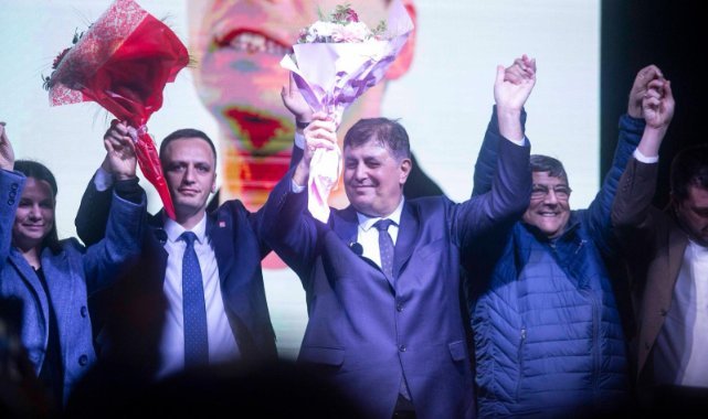 Çamdibi'nde miting gibi buluşma: CHP’li adaylardan Bornova’da gövde gösterisi