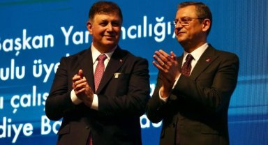 CHP Genel Başkanı Özgür Özel, İzmir'de belediye başkan adaylarını açıkladı