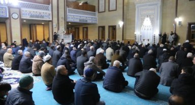 Depremde hayatını kaybedenler dualarla anıldı