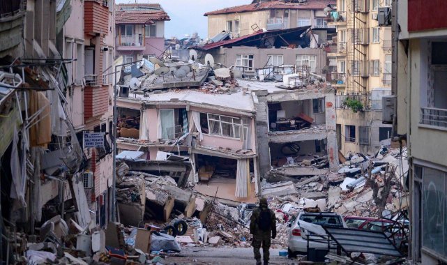 Depremden bir yıl sonra geldiği şehirde evinin yerini bulamadı