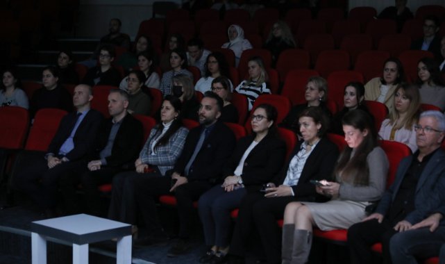 DEÜ'nün deprem belgeselinin ilk gösterimi DESEM'de yapıldı