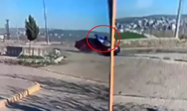 Diyarbakır'da yolun karşısına geçmeye çalışan kadın, otomobilin çarpmasıyla yaralandı
