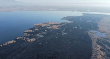 Eber Gölü’deki yangında zarar gören 40 futbol sahası büyüklüğündeki alan havadan görüntülendi