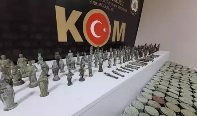 Elazığ'da 2 bin 900 sikke ile 131 heykelcik ele geçirildi