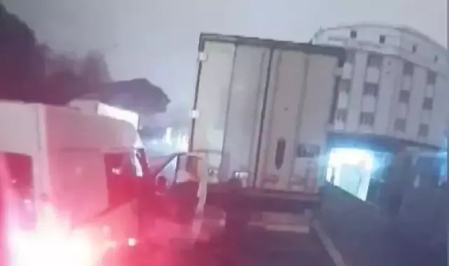 Esenyurt'ta TIR'dan hırsızlık yapmak isteyen şüphelilere bir başka TIR şoförü engel oldu