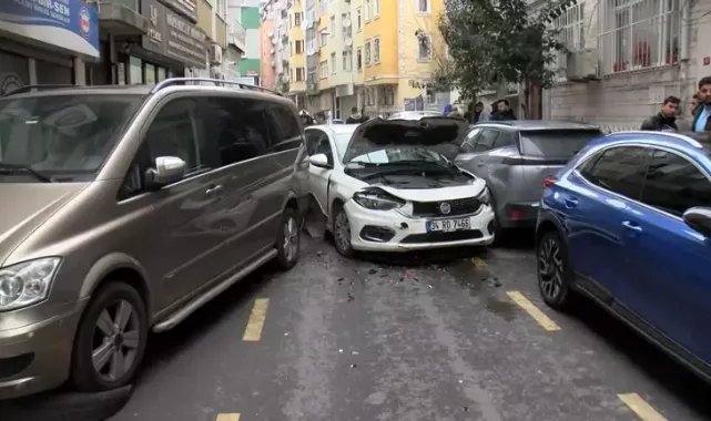 Fatihte tartıştığı kadına küfredince darbedildi; kaçarken 2 otomobile çarptı