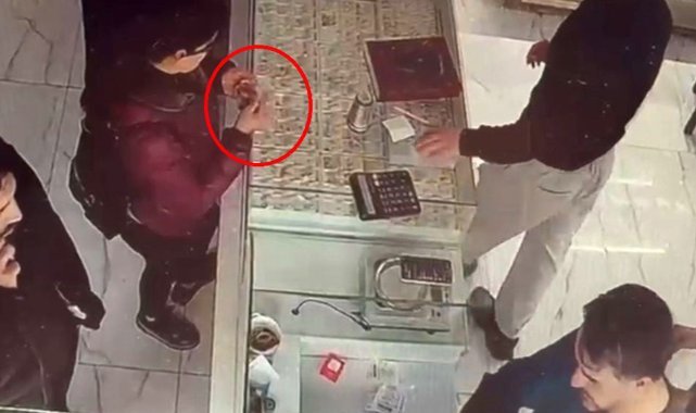 Gittiği kuyumcuda cebindeki sahte bilezikle orijinali değiştirdi