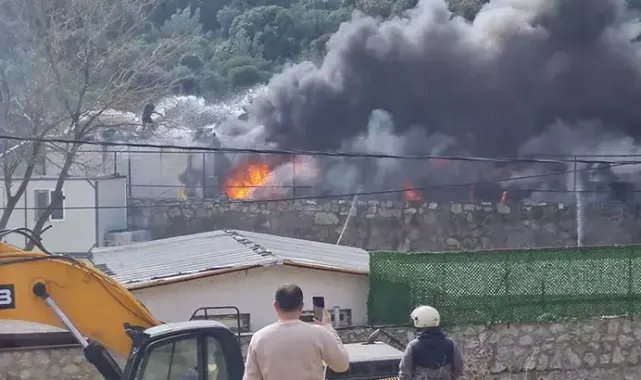 İş yerinde çıkan yangın, makiliğe sıçramadan söndürüldü