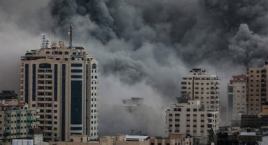 İsrail, Nuseyrat Mülteci Kampı’nı vurdu