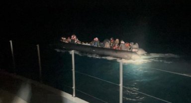 İzmir açıklarında 20'si çocuk 50 düzensiz göçmen yakalandı