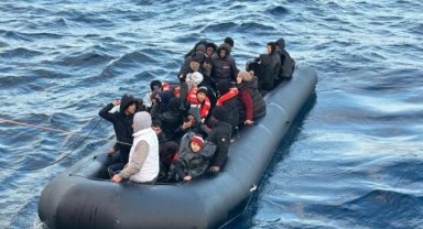 İzmir açıklarında 57’si çocuk 159 düzensiz göçmen kurtarıldı