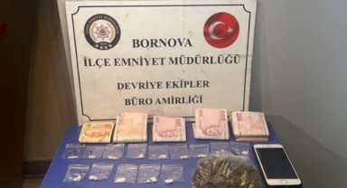 İzmir’de bir aracın teyp bölümünden kokain ve binlerce lira çıktı