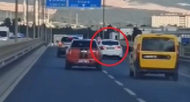 İzmir'de makas atarak trafiği tehlikeye atan sürücü yakalandı