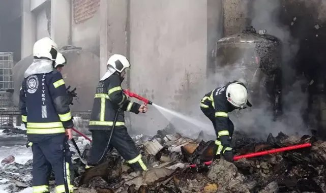 Kaçak alkol ve temizlik malzemeleri ele geçirilip mühürlenen depoda yangın