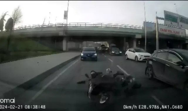 Kağıthane’de otomobilin çarptığı motosiklet sürücüsü metrelerce yerde sürüklendi