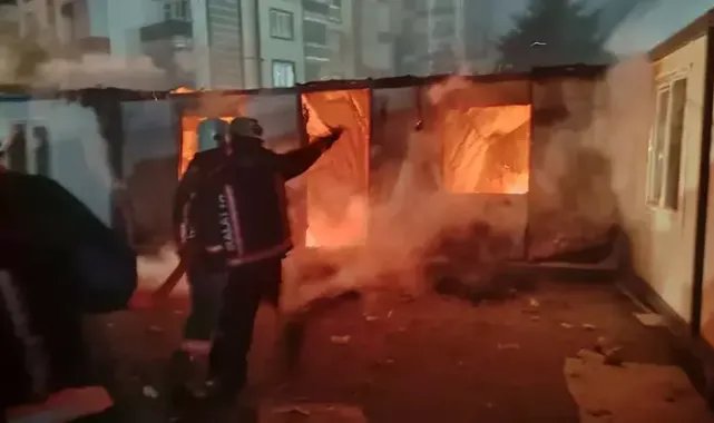 Malatya'da inşaattaki konteynerde yangın